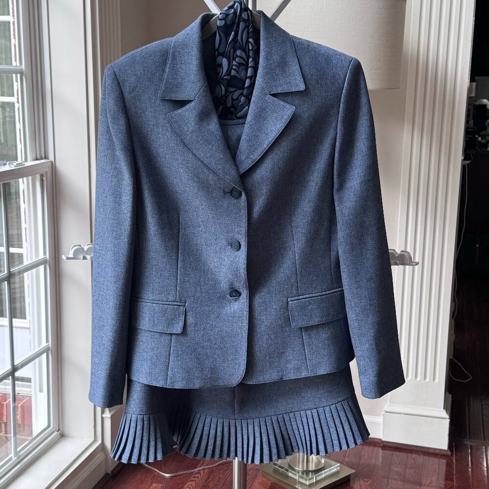 Jones Wear Skirt Suit